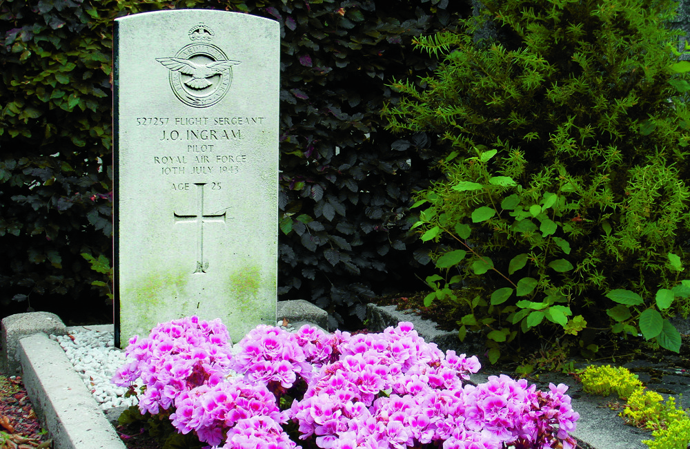openbare begraafplaats SAM_0921 oorlogsgraf ingram.JPG