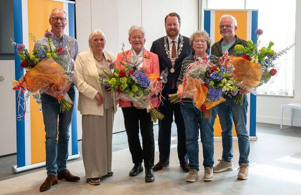 Groepsfoto lintjesregen 2026 Losser.jpg