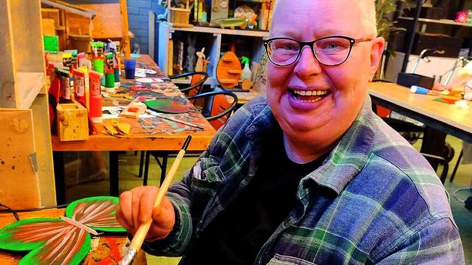 Client Het WorkHome Losser maakt versieringen.jpg