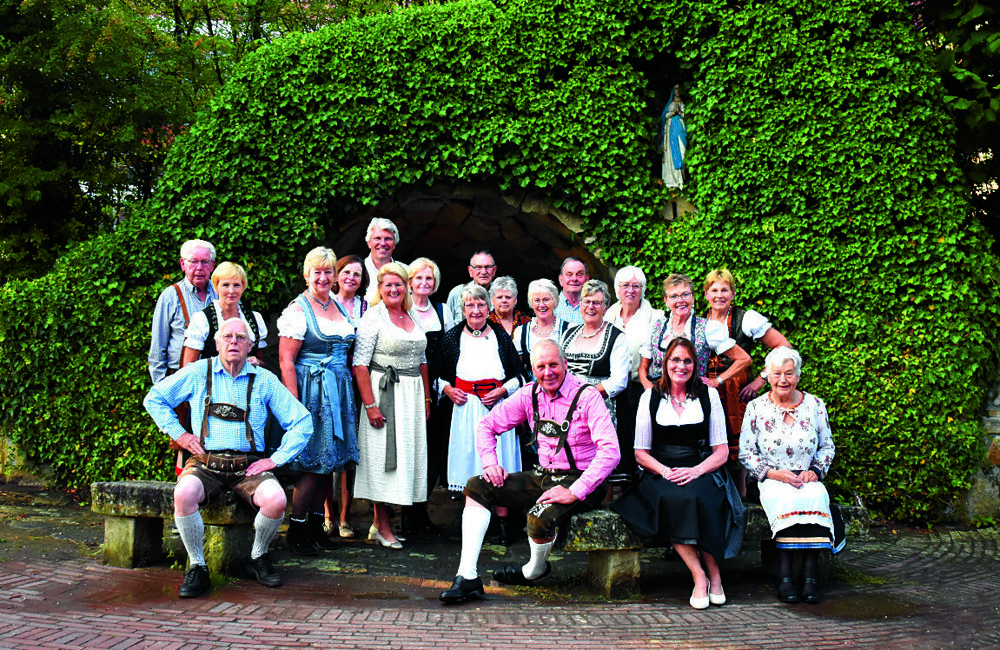 Foto koor buiten-def (Gemiddeld)